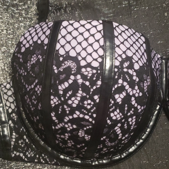 Victoria Secret/SOLD* - Picture 2 of 7